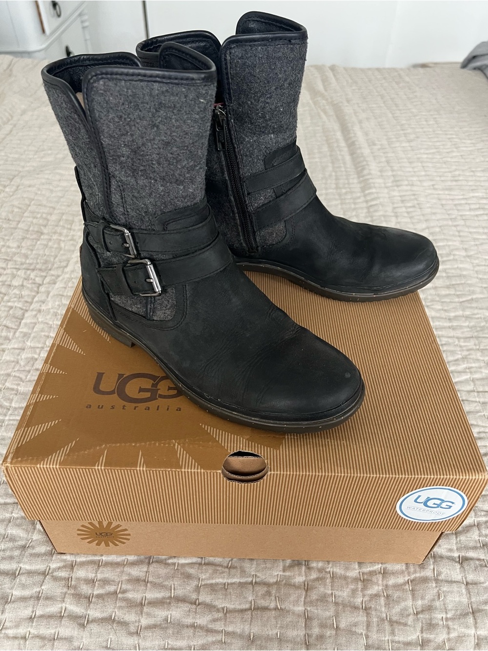 UGG Australia W Simmons Black Leather and Gray Wool-Trim Mid-Calf Buckle Boots